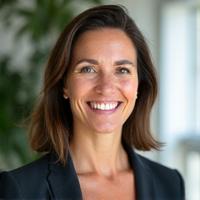 Smiling female wellness coach, Elara Vance, specializing in Metabolic Health.